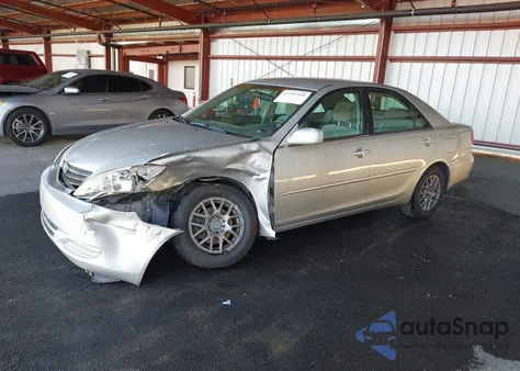 2004 Toyota Camry Le z USA, uszkodzony, nr VIN 4T1BE32K74U917845